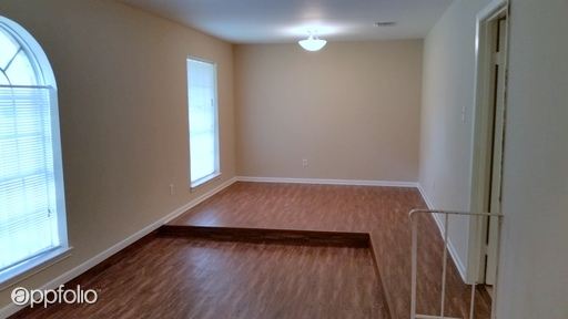 Foto del edificio - 430 Mistywood Dr