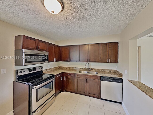 Foto del edificio - 4929 SW 20th St