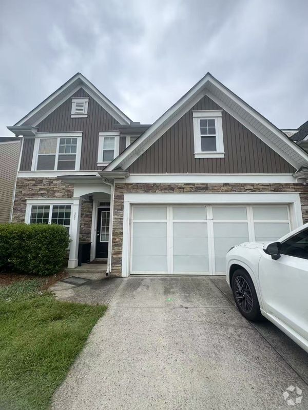 Building Photo - 3282 Briaroak Dr