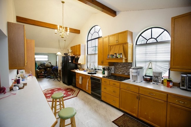 1660 Rosetine Street - Huge kitchen - 1660 Rosetine St