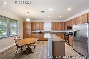 Foto del edificio - 3332 SW Porpoise Cir