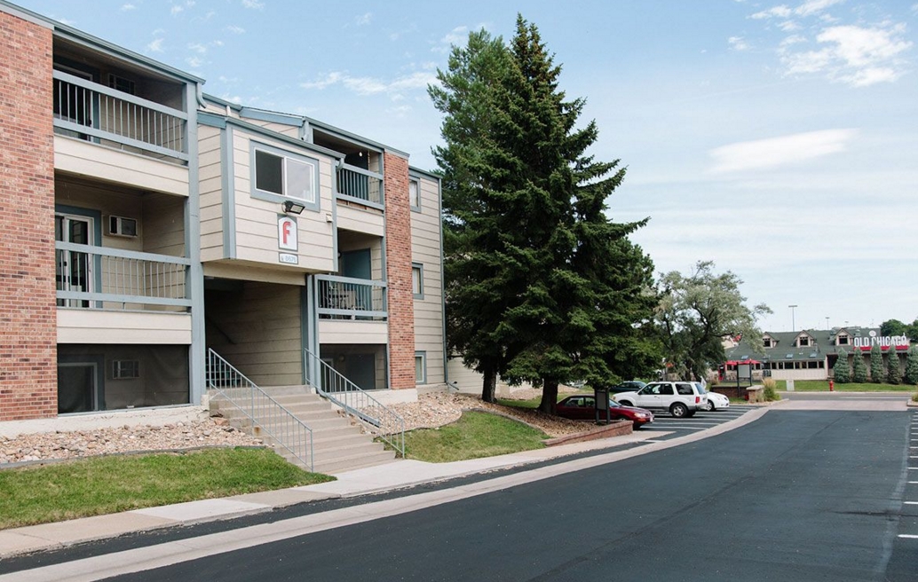 Primary Photo - Wadsworth Parkway Apartments