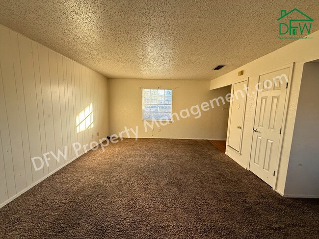 Foto del edificio - 1021 Pleasant Valley Ln