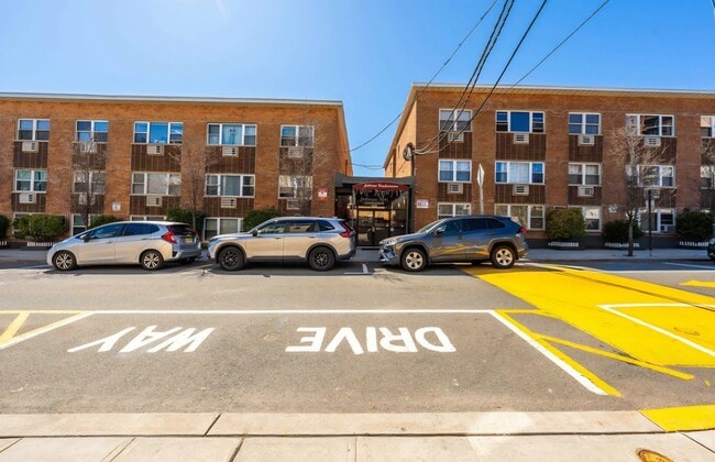 Building Photo - 133 33rd St