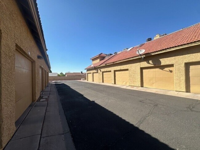Building Photo - ELLIOT PLACE CONDOMINIUMS UPDATED/REMODELED GROUND FLOOR 1 BED PLUS DEN UNIT WITH 1 CAR GARAGE