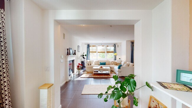 Foto del edificio - Beautiful Mediterranean-style Livermore Condo!