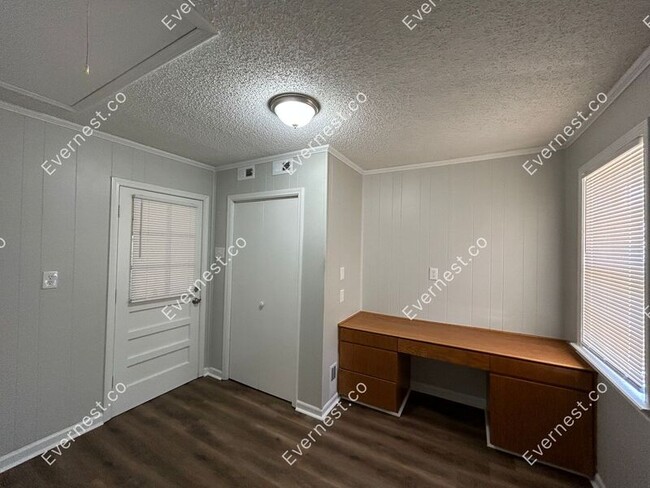 Building Photo - 6787 Pleasant Hill Rd