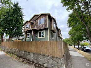 Building Photo - 5011 N Syracuse St