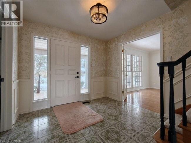 Building Photo - 362 Pommel Gate Crescent