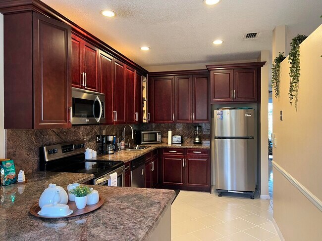 Foto del edificio - 6787 Via Regina