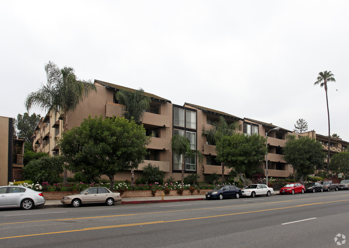 Primary Photo - Encino Country Club Apartments