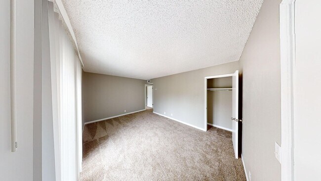 Building Photo - The Spruce - Comfortable 1-Bedroom at Autu...