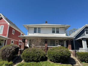 Building Photo - 830 Weghorst St