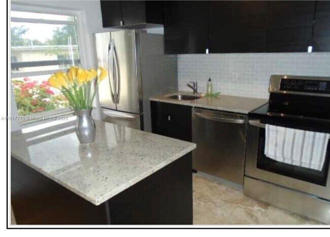 Foto del edificio - 735 NE 91st St