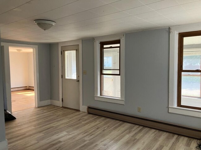Building Photo - 143 S Mill St