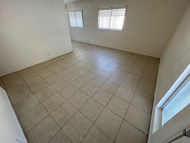 Foto del edificio - ***AMAZING SPECIAL!!  $650.00 *OFF FIRST MONTHS RENT IF MOVED IN WITHIN 2 WEEKS!!*** SPACIOUS 4-B...