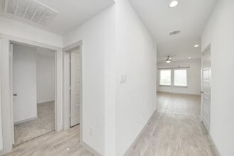 Building Photo - 7923 Cattleman Vly Dr