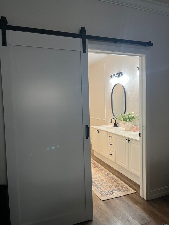 Baño principal - 2765 Via Cipriani St