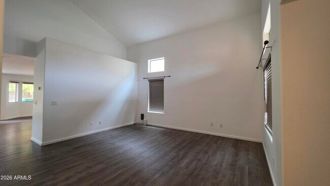 Foto del edificio - 42065 W Hillman Dr