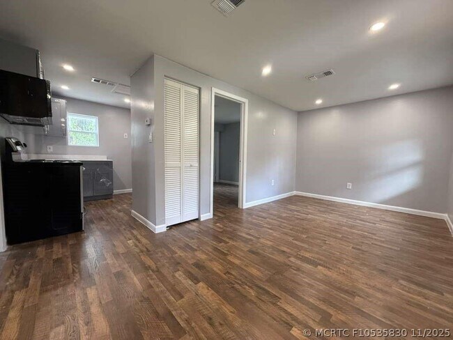 Foto del edificio - 4265 SW 62nd Ave
