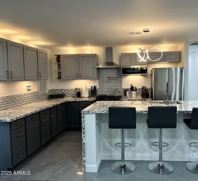 Building Photo - 8524 E Wilshire Dr