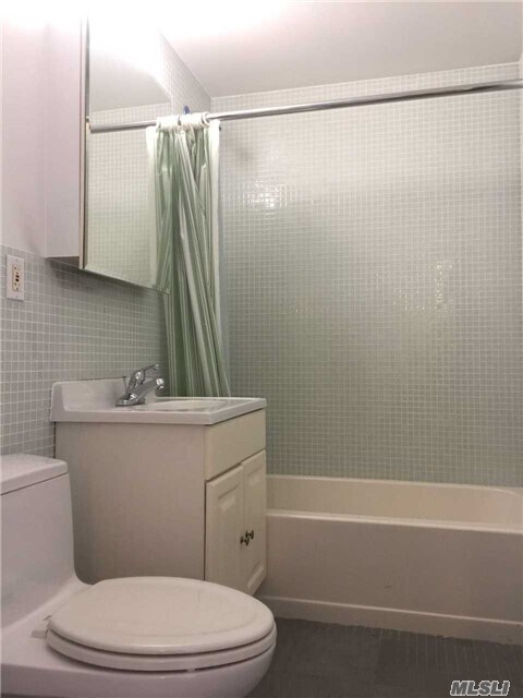 Foto del edificio - 136-16 35th Ave