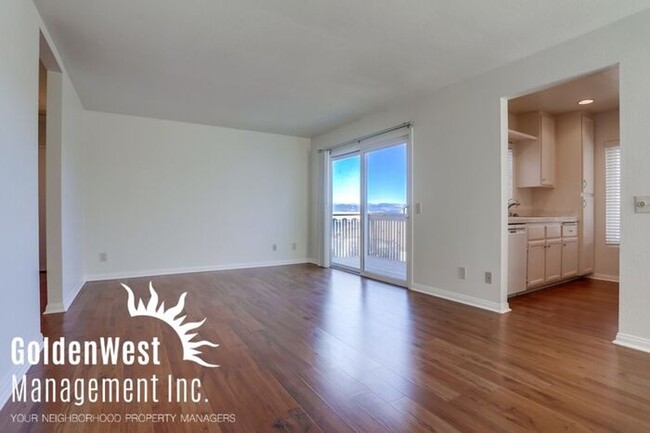 Building Photo - Charming 2Bdm 2Ba Upstairs Condo in a Prim...