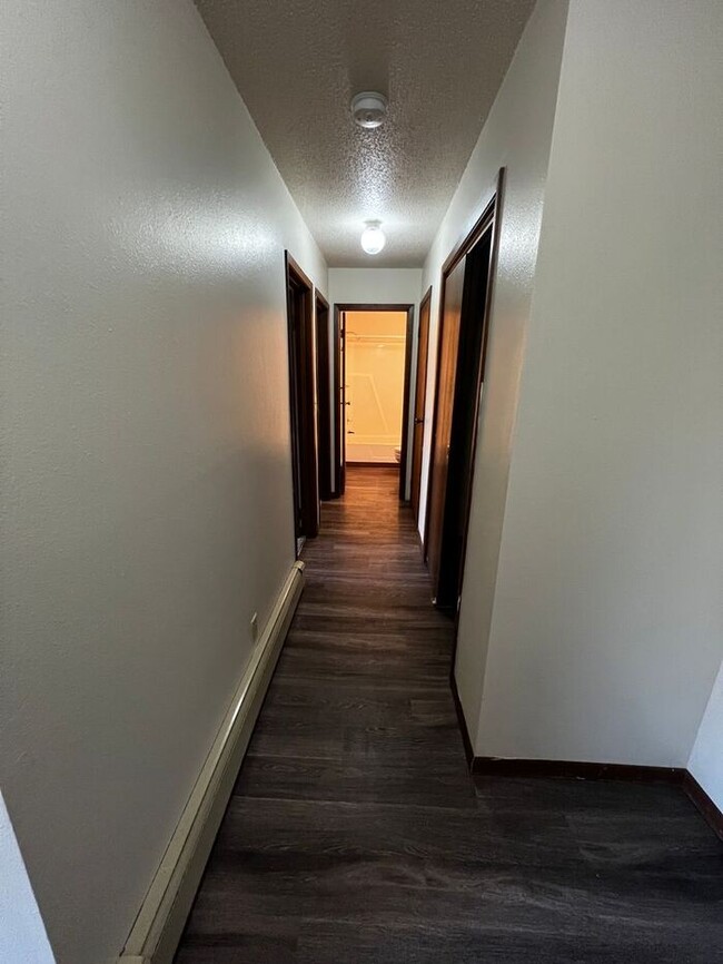 Building Photo - $1,025 | 2 Bedroom, 1 Bathroom Apartment |...