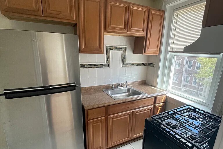 Foto principal - 245 Kelton St