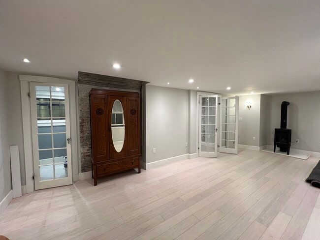 Building Photo - 16 Greenough Ave