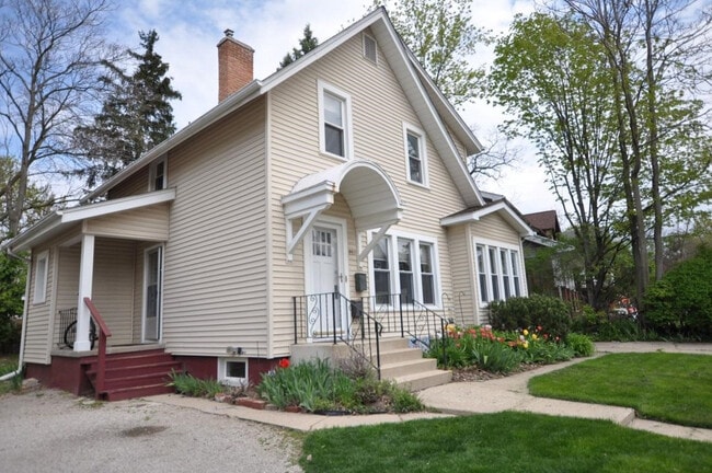 Photo - 921 Sylvan Ave House