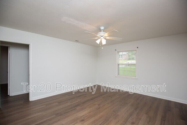 Foto del edificio - 4034 Savannah Dr