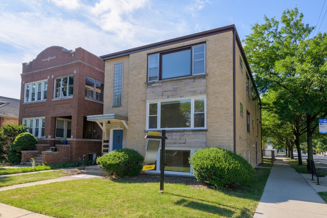 Primary Photo - 5559 W Giddings St