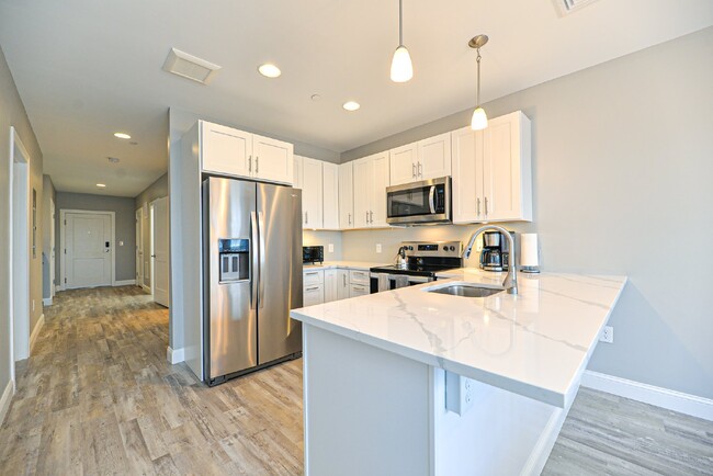 Building Photo - Gorgeous 2 bedroom very spacious condo at ...