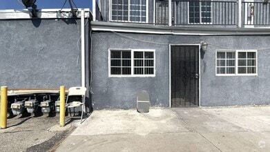 Building Photo - 445 W Shamrock St