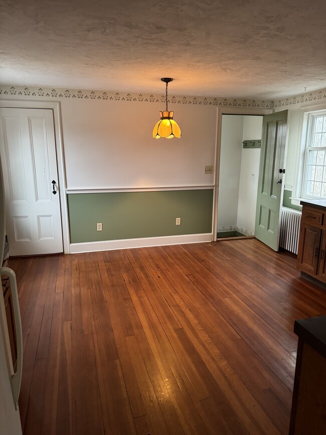 Building Photo - 39 Jarves St