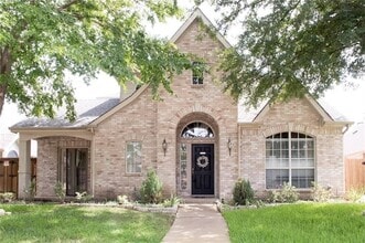 Building Photo - 2027 St Anne Dr