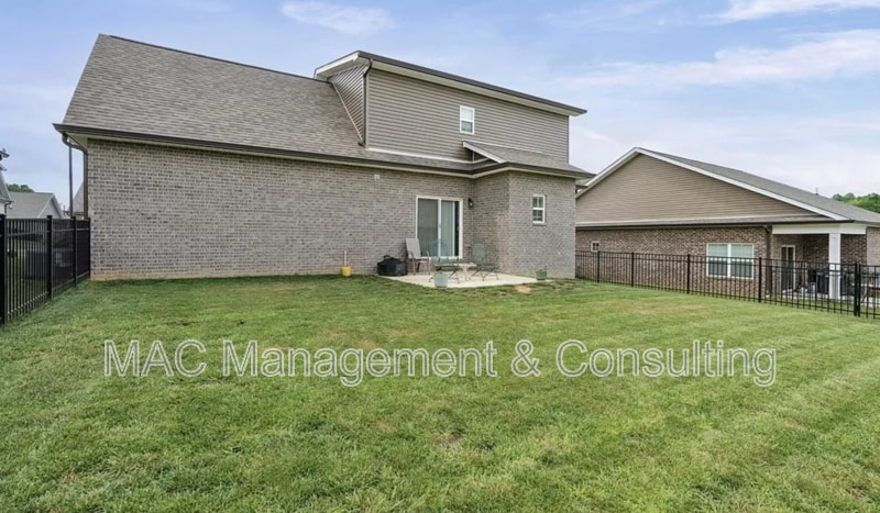 Building Photo - 1405 Brook Hill Drive