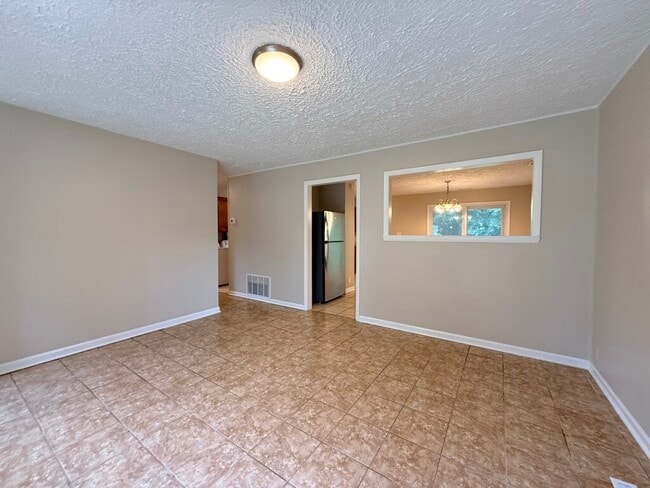 Building Photo - 1004 Oakland Dr