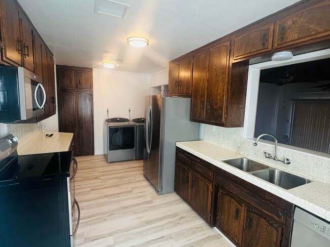 Building Photo - 4832 Ocana Ave