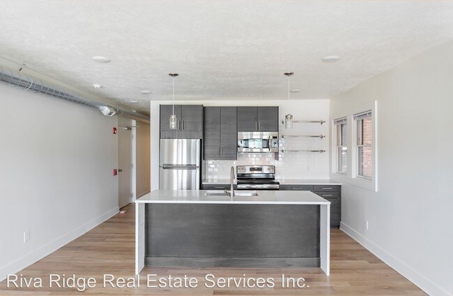 Building Photo - 106 E 8th Ave