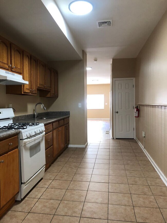 Foto del edificio - Great Home! 4 Bedrooms! Lots of Living Spa...