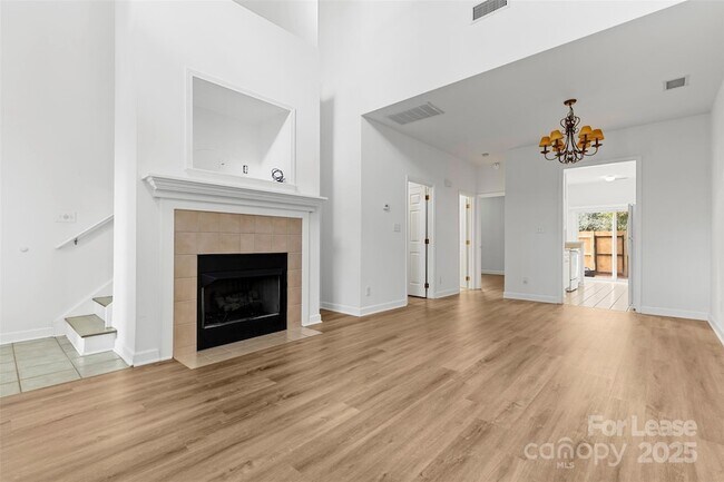 Foto del edificio - 8122 Village Harbor Dr