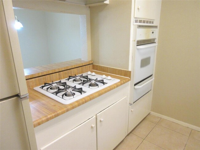 Building Photo - 1230 Shadowdale Dr