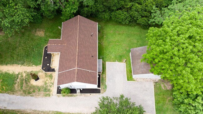 Foto del edificio - 5211 Holston Dr