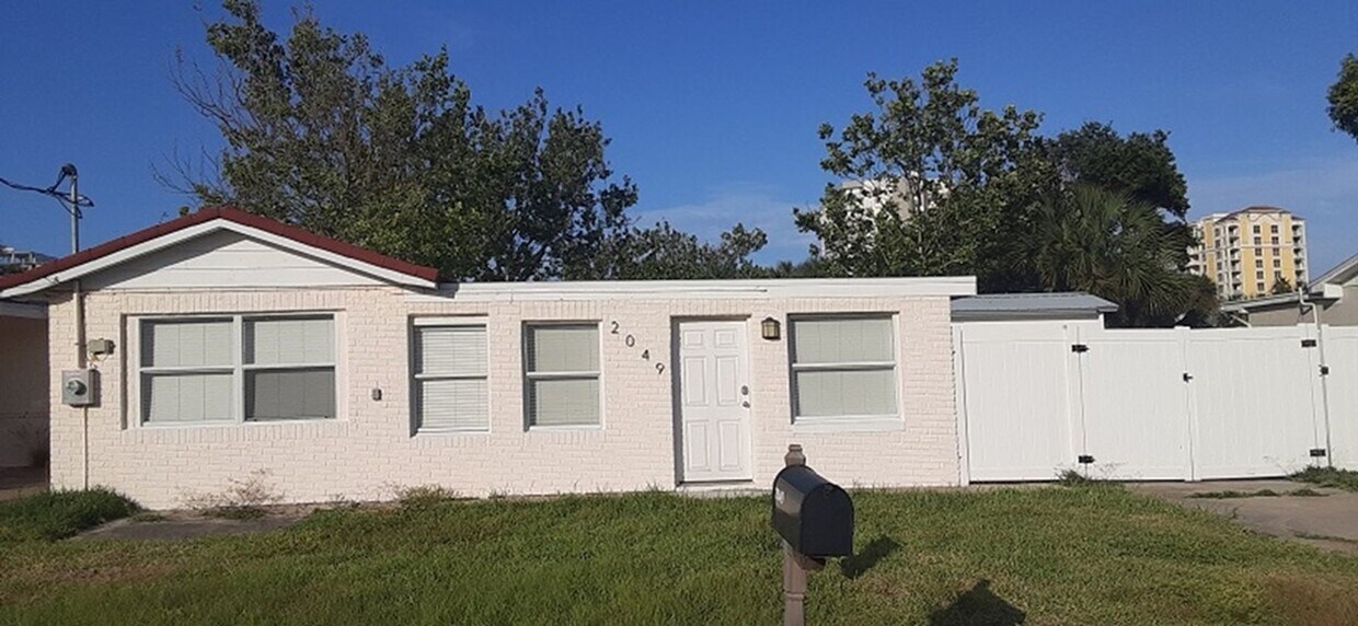 Primary Photo - Dog friendly.....Cozy Beach Cottage 1 bedr...