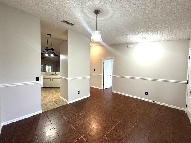 Building Photo - 2728 Corrigan Dr