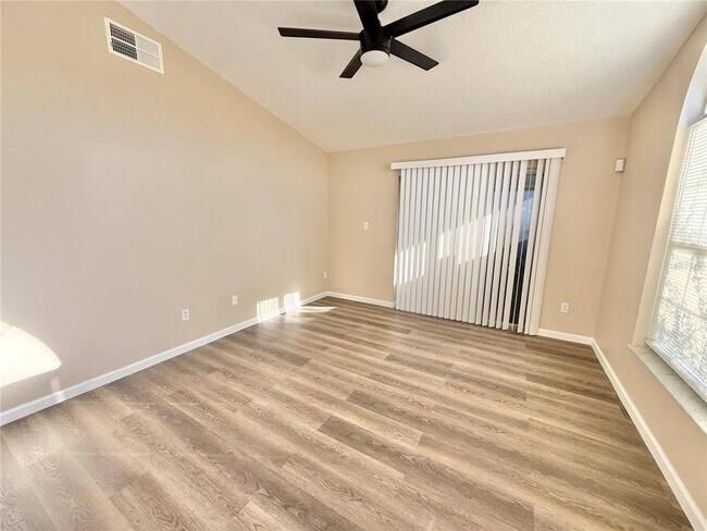 Foto del edificio - 2359 Harbor Town Dr