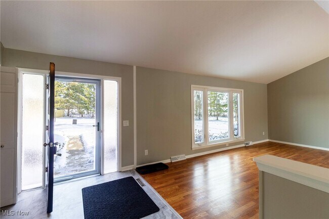 Foto del edificio - 24434 Emmons Rd