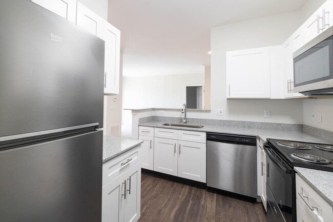 Building Photo - Center Point